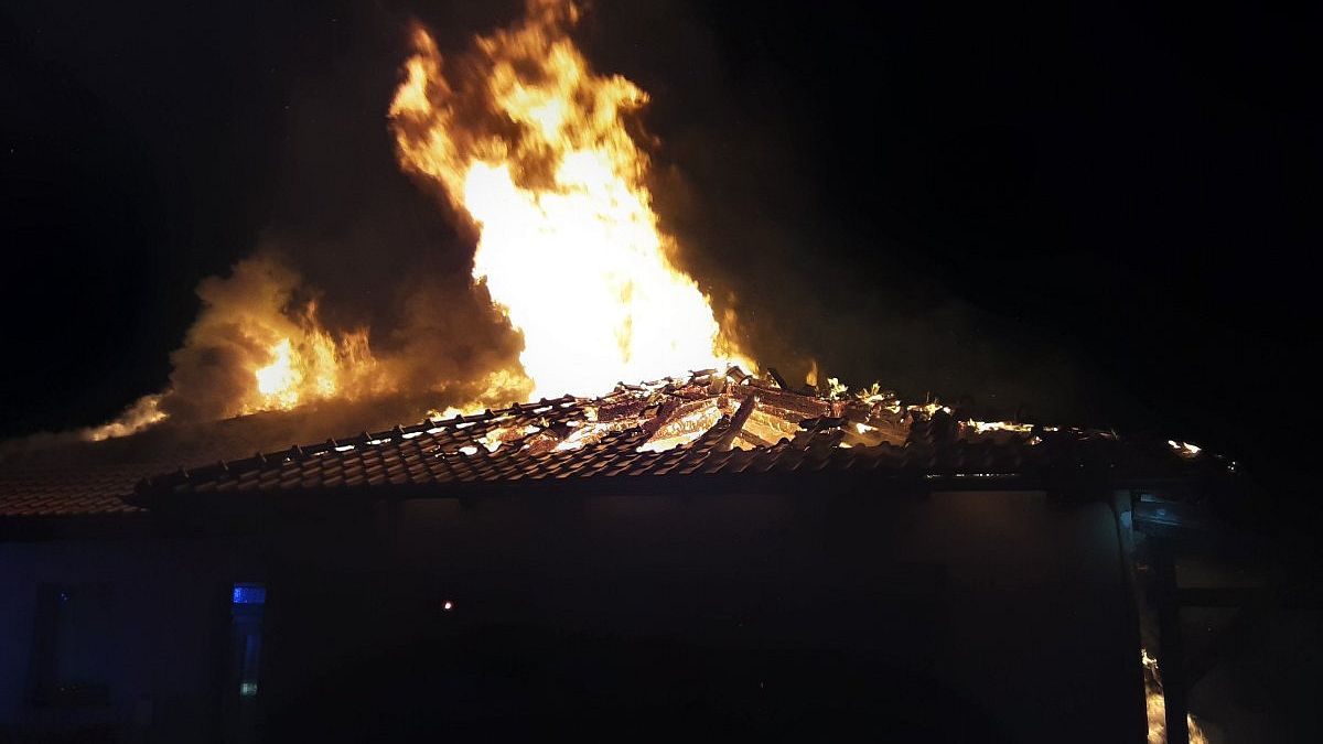 Plameny ničily rodinný dům na Jihlavsku, škoda přes tři miliony